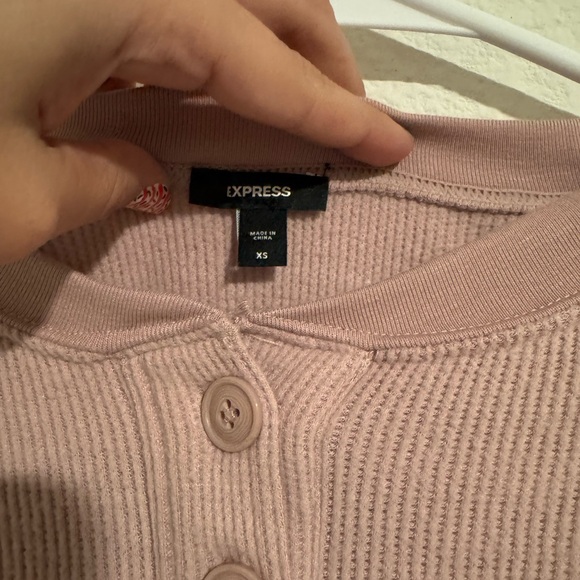 Express Blush Button-Up Top - Picture 4 of 4